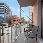 Flatbook - Center Waterlane Island Apartman *